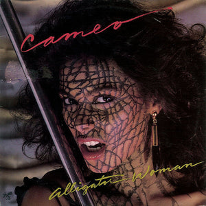 CAMEO | ALLIGATOR WOMAN - US - STICKER ON COVER